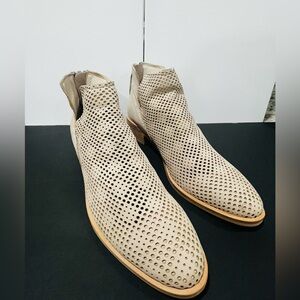 Dolce Vita Cream suede perforated Ankle Boots size 8.5